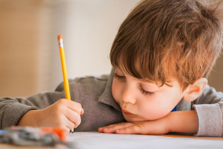 ۱۷ تکنیک برای حل مشکل تنبلی در نوشتن تکالیف بچه‌ها